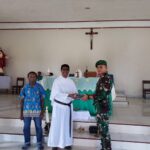 Ketenangan Batin Satgas Yonif 310/KK Beri Bantuan Alkitab Kepada Jemaat Gereja di Perbatasan RI-PNG.