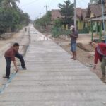 Proyek rigid beton jalan Buyut Ilir menuai kritik dari Ormas LPPNRI dan ketua PWRI Lampung Tengah.