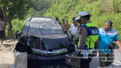 Mobil Toyota Avanza di OKU Selatan Seruduk Rumah Warga