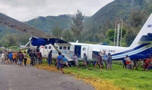 Dikabarkan Pesawat SAM Air tergelincir dibandara Pattimura.