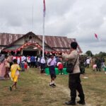 Merah Putih berkibar di langit Papua, Satgas Yonif 310/KK terbangkan 1000 layang-layang.