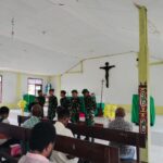 Minggu Kudus, Satgas Yonif 310/KK laksanakan ibadah serta berikan bantuan ke Gereja di perbatasan RI-PNG.