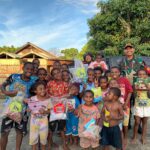 Hadirkan Senyuman Anak Papua, Satgas Yonif 310/KK Ajak Anak anak Bermain di Distrik Senggi.