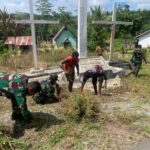 Satgas Pamtas Yonif 310/KK Bersama Warga Bersihkan Gereja Santo Petrus.