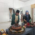 Dra Sri Mulyani Caleg dari Demokrat hadiri lomba nasi tumpeng di desa Kotabumi Utara.