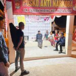 Personel Polres Lampung Utara mondar mandir di kampung bebas narkoba.