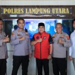 Ketua DPRD Lampung Utara berikan pengharagaan kepada Kapolres atas pengungkapan kasus C3.