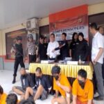 Tiga kelompok kawanan curanmor dibekuk Polres Metro dari berbagai daerah.