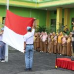 Police Goes To School : Kapolres Metro jadi pembina upacara di SMKN 3 Metro.