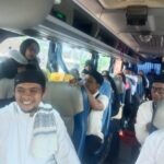 Berangkat ziarah ke Wali Songo keluarga depot jamu Samaniyah.