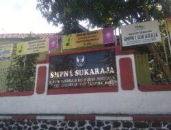 Gedung sekolah tidak terawat dana sarpras SMPN 1 Sukaraja di pertanyakan.