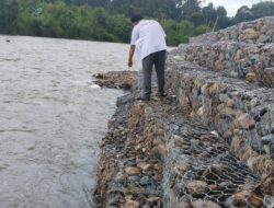 Soroti pekerjaan bronjong di desa Galang Tinggi dan Tanjung Raya GNPK RI OKUS minta komisi dua DPRD OKU Selatan turun lapangan.