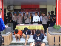 Polres Metro tangkap tiga pelaku curat satu diantaranya mahasiswa.