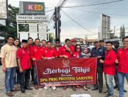 Pengurus DPD PWRI Lampung menggelar buka bersama dan berbagi takjil.