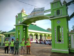 Rasa kepedulian umat katolik dan Linmas turut berjaga dalam pelaksanaan sholat idul fitri.