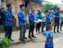 Partai Demokrat Prabumulih Kembali Bagikan 50 Karung Beras Ke Sungai Medang.