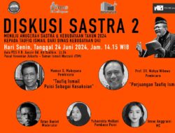 Dalam diskusi ke-2 sastra Taufiq Ismail diusulkan sebagai bapak sastra indonesia.