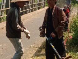 Jelang HUT kemerdekaan RI Ke-79 Pemdes Dirgahayu giat baksos jalan desa.