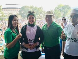 Di Harlah ke-26 PKB Sumsel, cabup Drs Ramlan Holdan adakan jalan sehat dan senam di ikuti ribu warga Muara Enim.