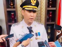 Menyambut HUT RI ke-79, PJ Bupati Muara Enim imbau masyarakat pasang bendera dan umbul-umbul.