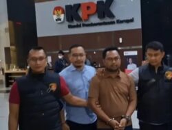 Dari gedung merah putih KPK serahkan pegawai gadungan ke Polres Kabupaten Bogor.