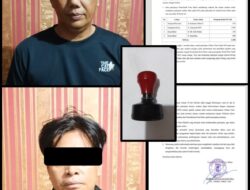 Palsukan surat izin utilitas Fiber Optik dua pria diamankan ke Polres Metro.