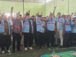 Ratusan pendukung dari koalisi 11 partai, konsolidasi bersama Paslon Bupati 01 Ela-Azwar Hadi.