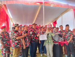 Hj. Ela Siti Nuryamah dan H. Azwar Hadi hadir di acara HUT LMP Lampung Timur.