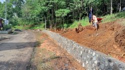 Pemdes Sukasenang Realisasikan DD Tahap 1 T.A 2025 Bangun TPT di Kampung Pangangonan