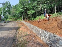 Pemdes Sukasenang Realisasikan DD Tahap 1 T.A 2025 Bangun TPT di Kampung Pangangonan