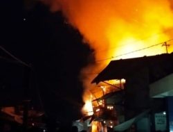 Akibat Konsleting Listrik, 10 Unit Rumah Terdampak Kebakaran di Belakang Tangga Batu