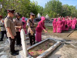 Peringati Hut Bhayangkara, Kapolres Tabur Bunga di Makam Pahlawan OKU Selatan