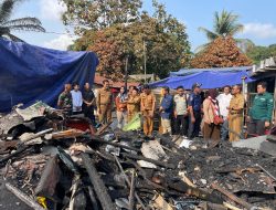 Kunjungi Korban Kebakaran, Bupati Muara Enim Edison Sampaikan Bantuan dan Berikan Dukungan Moril