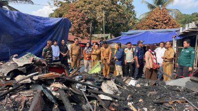 Kunjungi Korban Kebakaran, Bupati Muara Enim Edison Sampaikan Bantuan dan Berikan Dukungan Moril