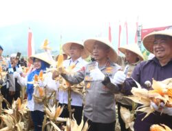 Polda Jabar Mendukung Ketahanan Pangan Nasional Lewat Panen Raya Jagung