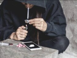 Beredar Vidio Singkat Disinyalir Tokoh Agama dan Mirip Kepsek SMK Maarif Sendang Agung Sedang Asik Nyabu.