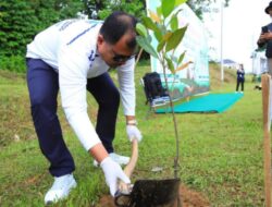 Bupati OKUS Tanam Pohon Untuk Menjaga Kelestarian Area Danau Ranau