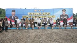 Wakapolri dan Kapolda Lampung Dampingi Menko Pangan Tanam Jagung di Lampung Selatan