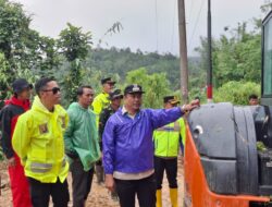 Bupati OKU Selatan dan Kapolres Tinjau Penanganan Longsor di Sindang Danau