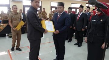 Kadisdik Lampung Rolling dan Lantik 51 Kepala Sekolah SMA dan SMK.