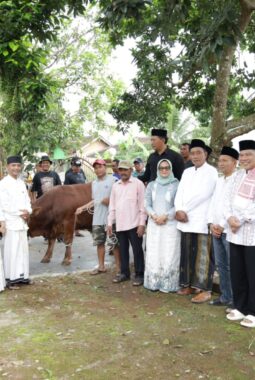 Bupati Lampung Timur : Momentum Idul Adha Tingkatkan Empati dan Semangat Berbagi 