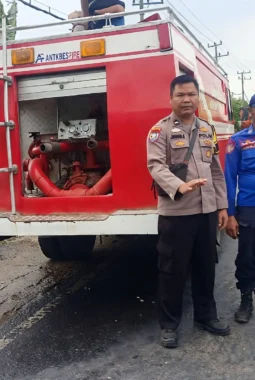 Jalintim Menggala Membara, Si Jago Merah Lahap Lahan Kosong, Asap Tebal Sempat Ancam Pengendara