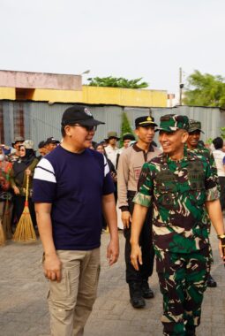 Danrem 043/Gatam Pimpin Aksi Bersih Pasar Cendrawasih Sambut HUT Ke-1 Kodam XXI/Radin Inten