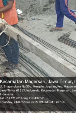 Lemahnya Pengawasan, DPUPR Perakim Kota Mojokerto dan Konsultan CV Global Inovasi Engineering Biarkan Pekerja CV Dara Karya Mandiri Pakai Sandal