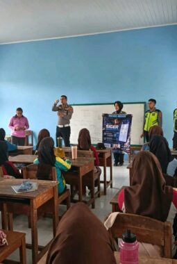 Polres Mesuji Kenalkan Aplikasi Siger Presisi ke Pelajar SMKN 1 Simpang Pematang