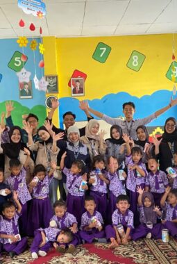 Mahasiswa KKL-PPM Universitas Malahayati Tanamkan Literasi Keuangan Sejak Dini di TK Negeri 2 Metro Timur 