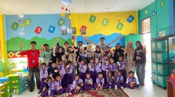 Mahasiswa KKL-PPM Universitas Malahayati Tanamkan Literasi Keuangan Sejak Dini di TK Negeri 2 Metro Timur