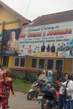 HUT ke-68, SMP Negeri 2 Jombang Gelar Pawai Budaya, Tampilkan Keberagaman Siswa